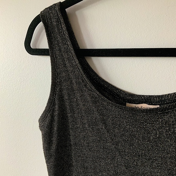 Black + Gold Sleeveless Top - Picture 2 of 10